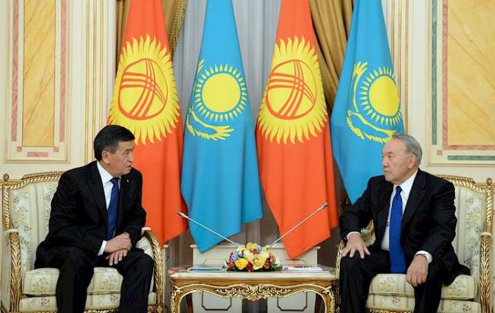 Нурсултан Назарбаев и Сооронбай Жээнбеков в Акорде.