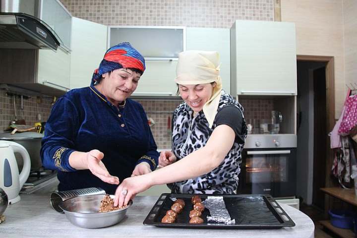Ирина и Олеся на кухне
