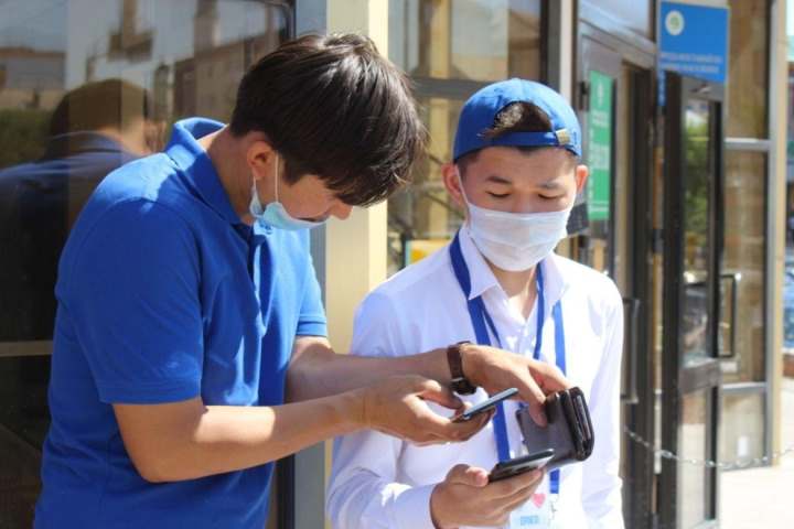 «Цифровые» волонтеры помогут казахстанцам  получать электронные госуслуги